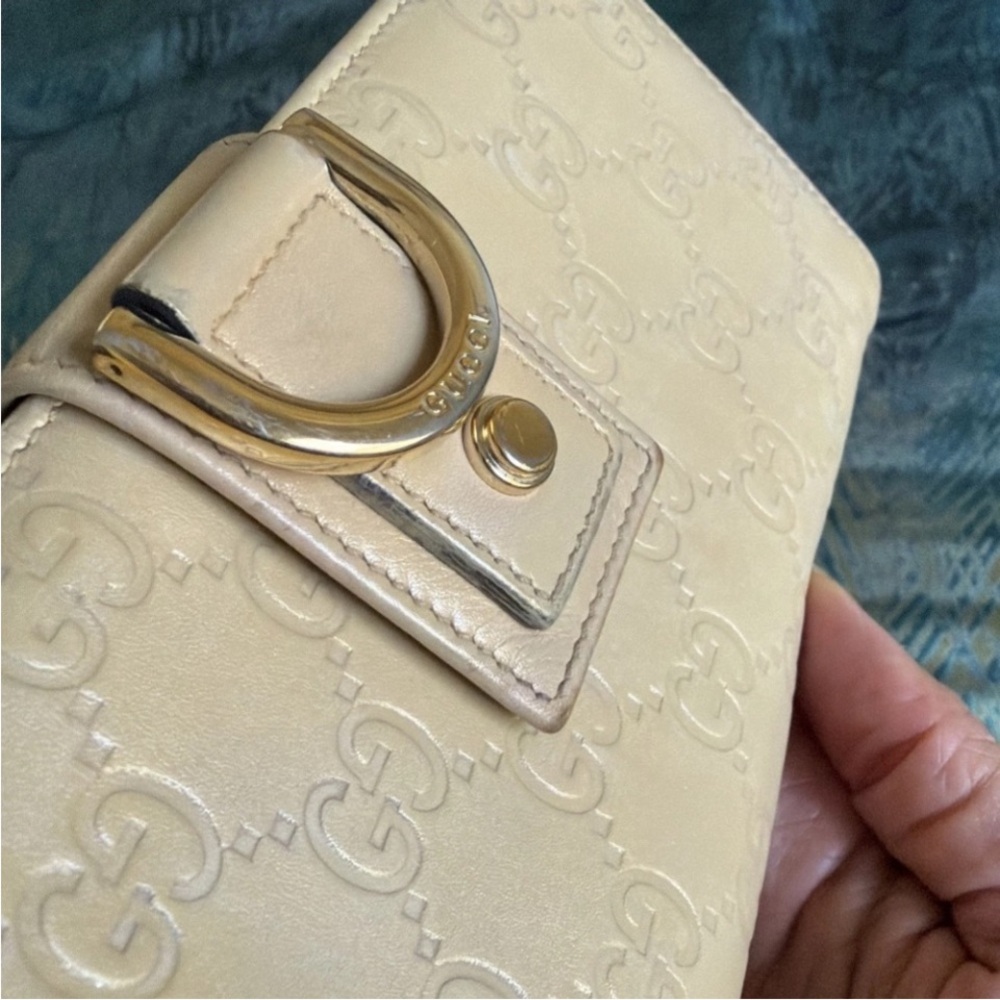 Gucci D Ring Abbey Cream Clutch Monogram Bifold Wallet with Gold Hardware - Picture 4 of 10